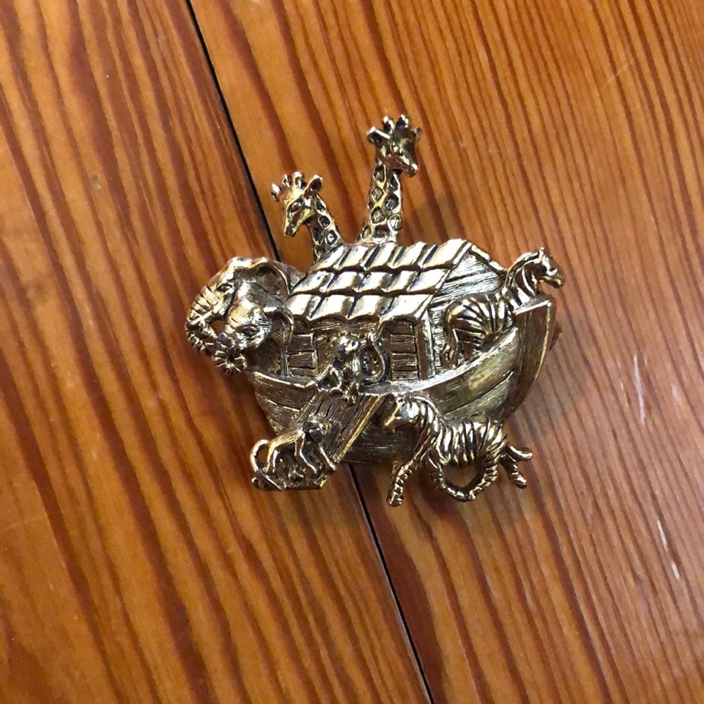 Noah’s Arc Pin